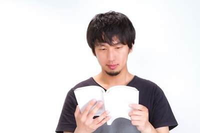 N112_honwoyomudansei